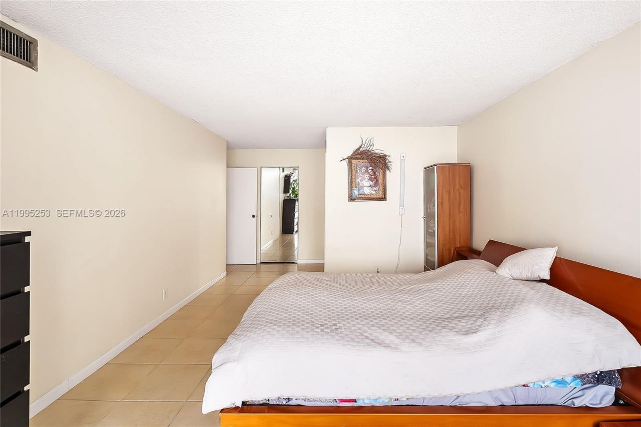 800 Parkview Dr, Unit 901, Hallandale Beach, FL 33009 Photo