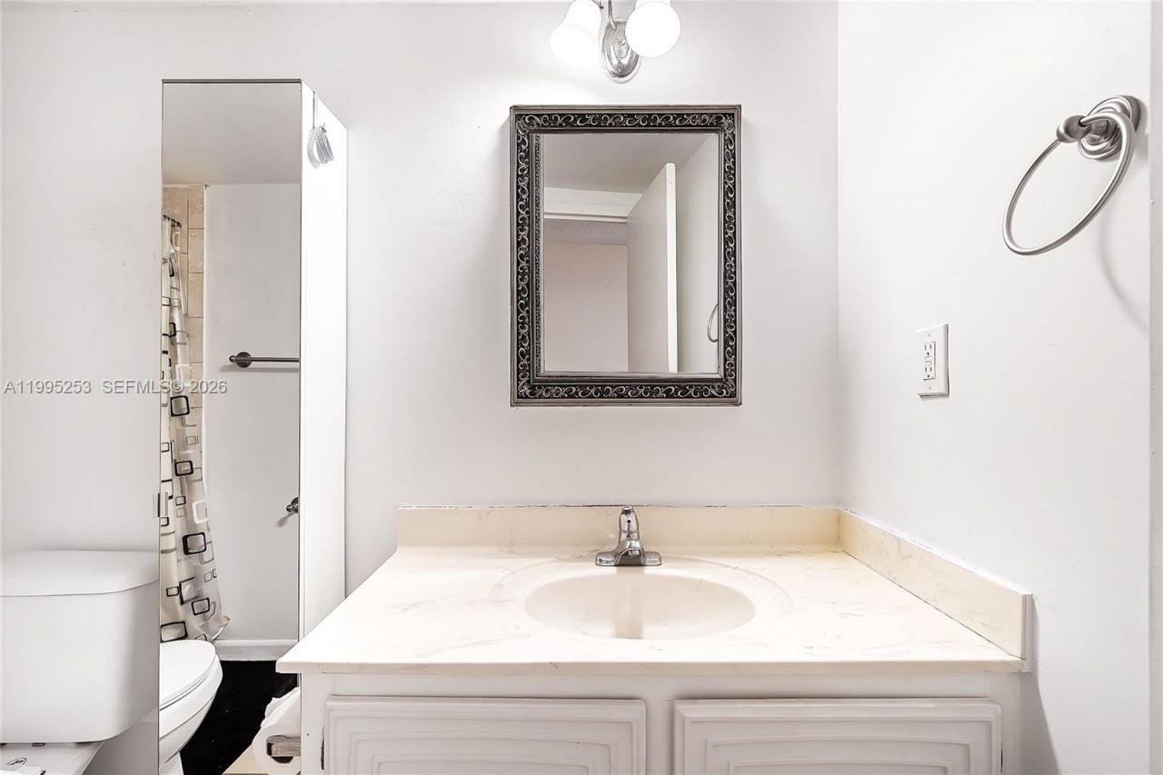 800 Parkview Dr, Unit 901, Hallandale Beach, FL 33009 Photo