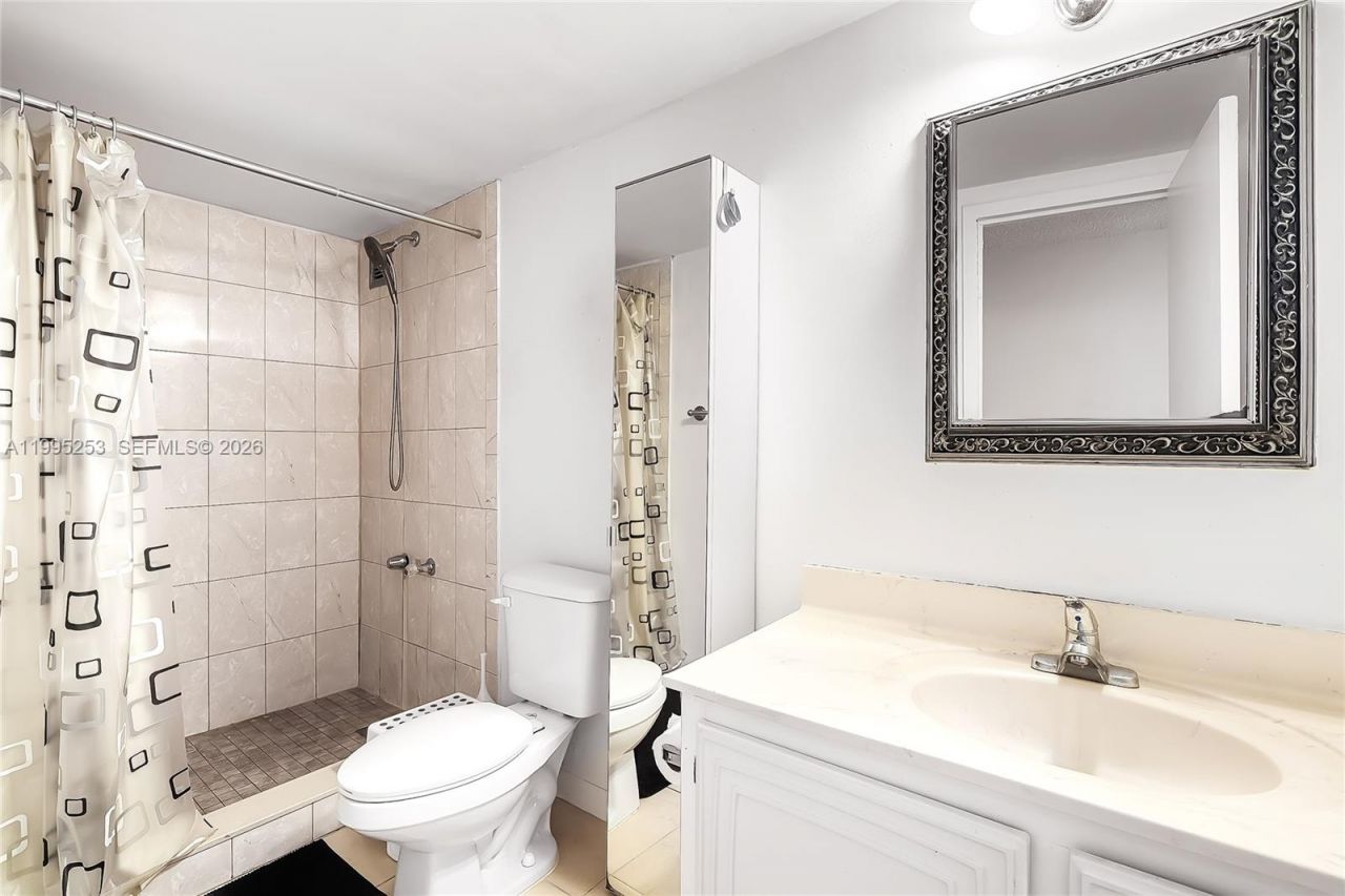 800 Parkview Dr, Unit 901, Hallandale Beach, FL 33009 Photo