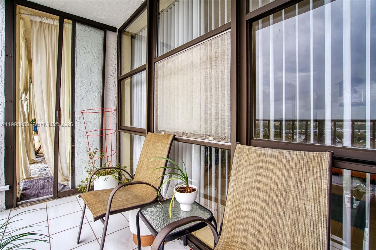 800 Parkview Dr, Unit 901, Hallandale Beach, FL 33009 Photo