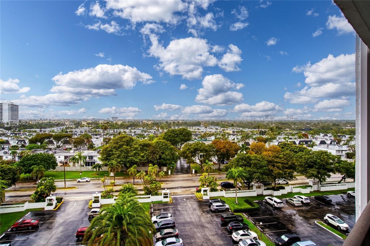 800 Parkview Dr, Unit 901, Hallandale Beach, FL 33009 Photo