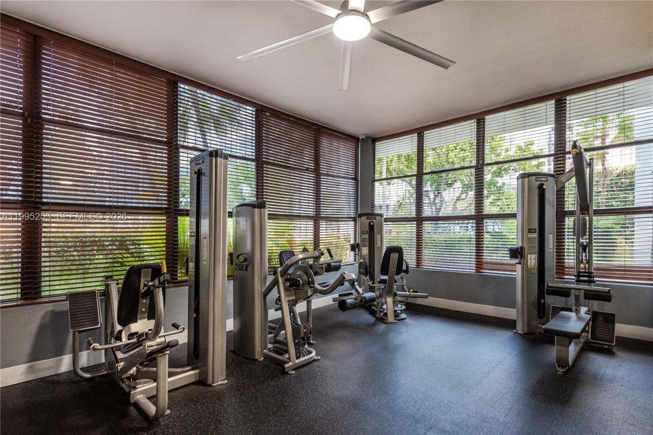 800 Parkview Dr, Unit 901, Hallandale Beach, FL 33009 Photo