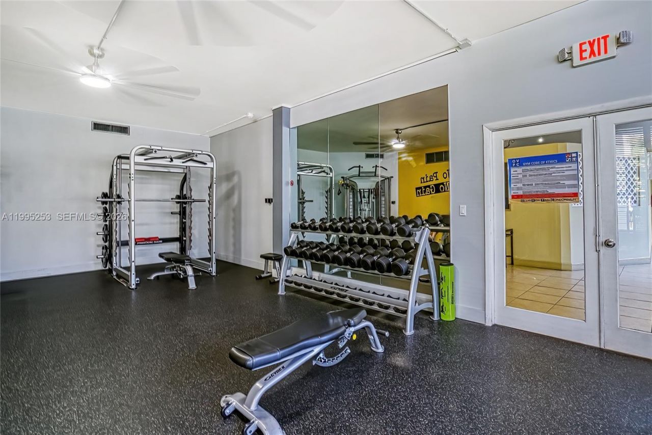 800 Parkview Dr, Unit 901, Hallandale Beach, FL 33009 Photo