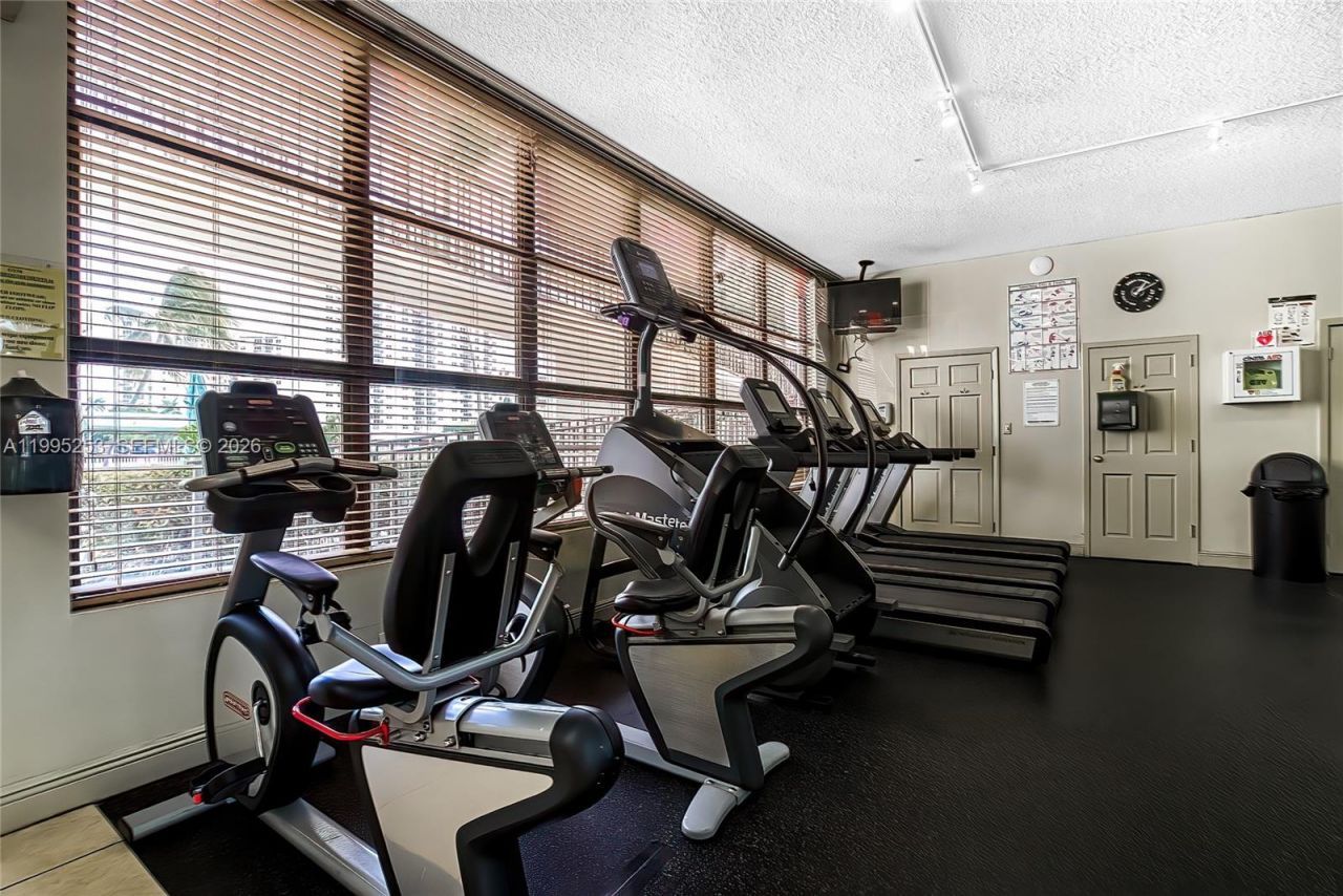 800 Parkview Dr, Unit 901, Hallandale Beach, FL 33009 Photo