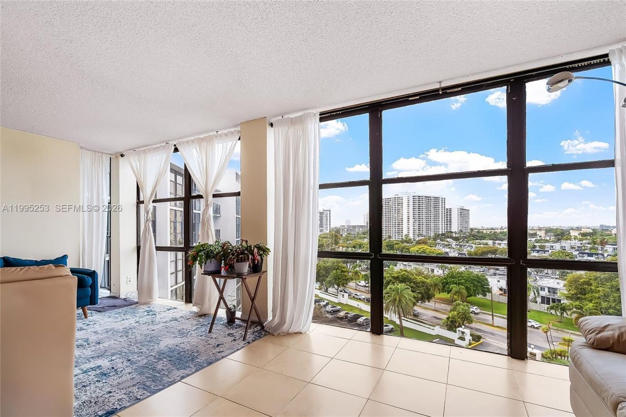 800 Parkview Dr, Unit 901, Hallandale Beach, FL 33009 Photo