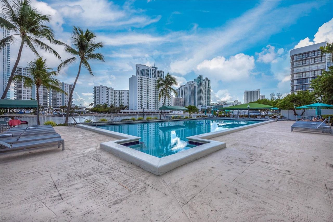 800 Parkview Dr, Unit 901, Hallandale Beach, FL 33009 Photo