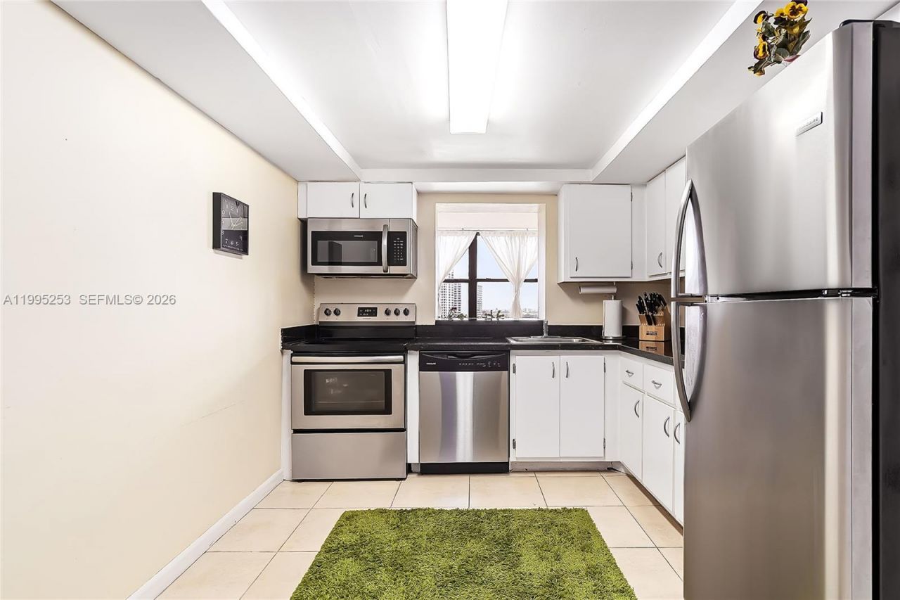 800 Parkview Dr, Unit 901, Hallandale Beach, FL 33009 Photo