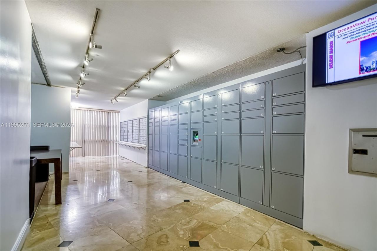 800 Parkview Dr, Unit 901, Hallandale Beach, FL 33009 Photo