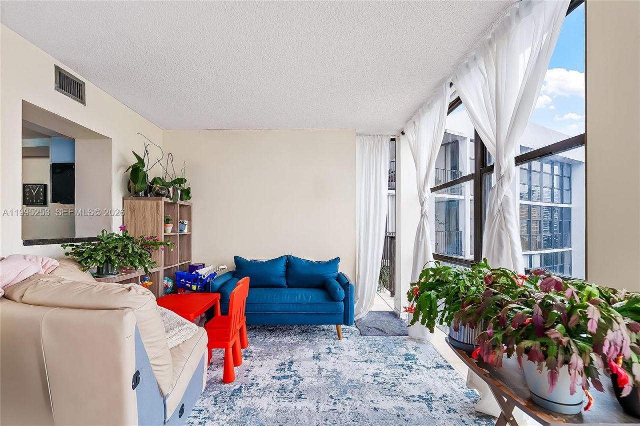 800 Parkview Dr, Unit 901, Hallandale Beach, FL 33009 Photo