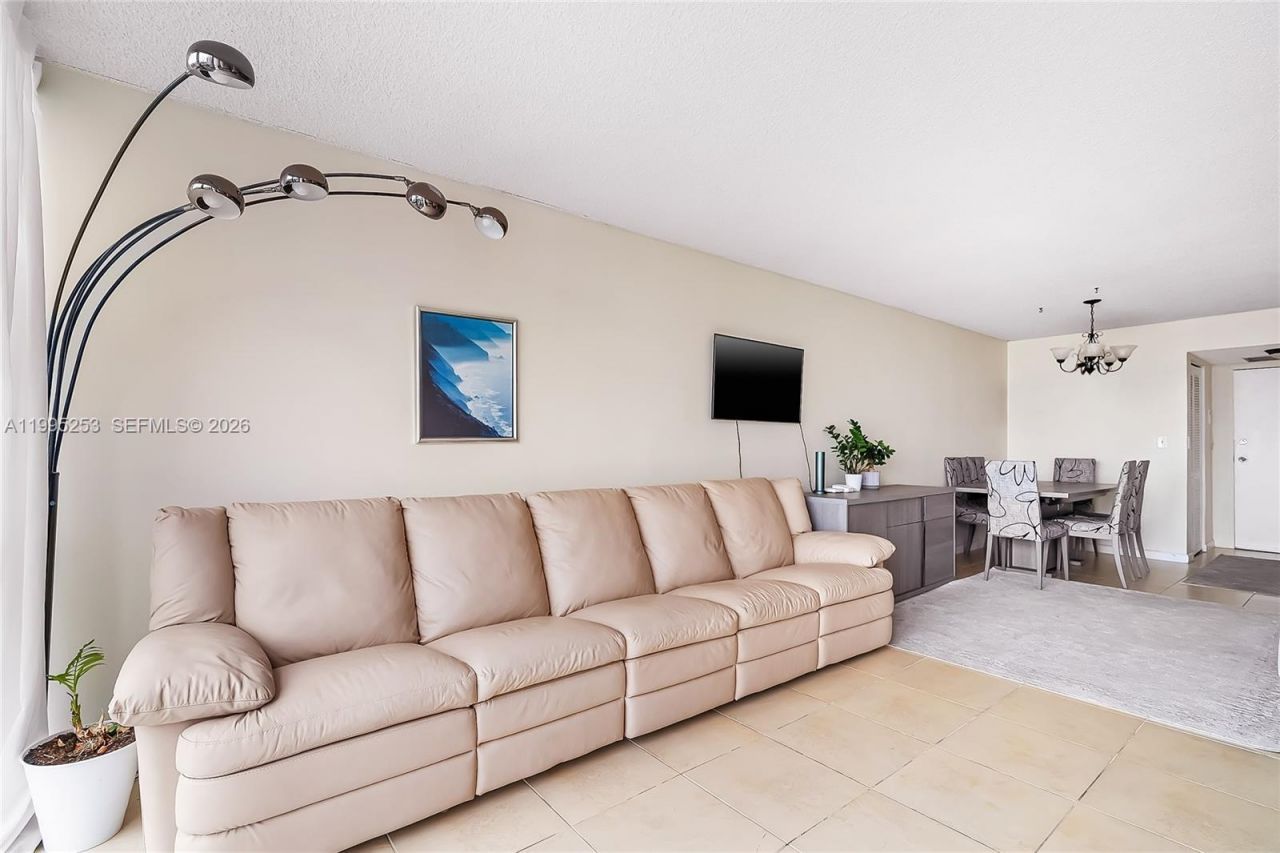 800 Parkview Dr, Unit 901, Hallandale Beach, FL 33009 Photo