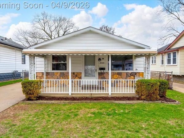 23109 Harding Avenue, Hazel Park, MI 48030