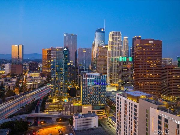 900 W Olympic, Unit 31J, Los Angeles, CA 90015