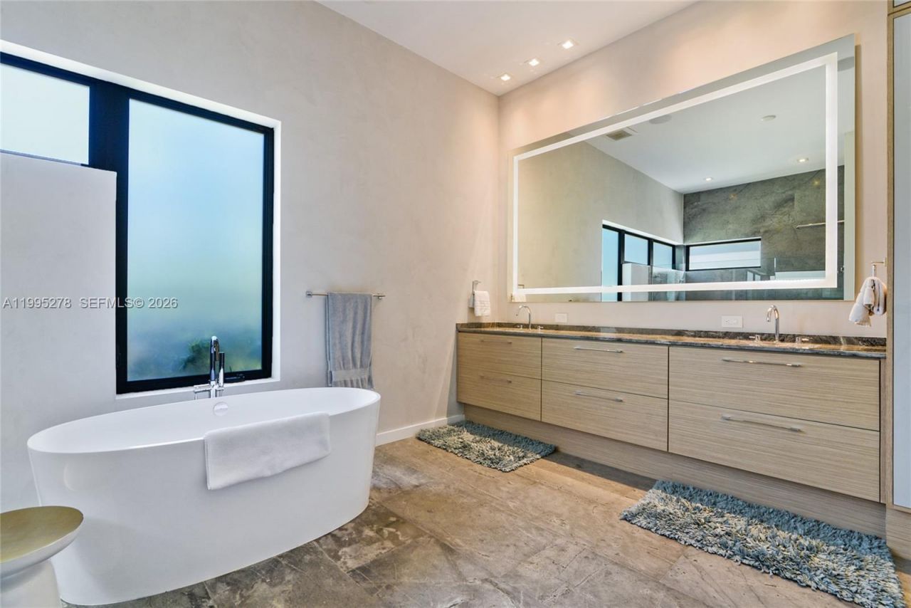 7210 S Prestwick Pl , Unit 1, Miami Lakes, FL 33014 Photo