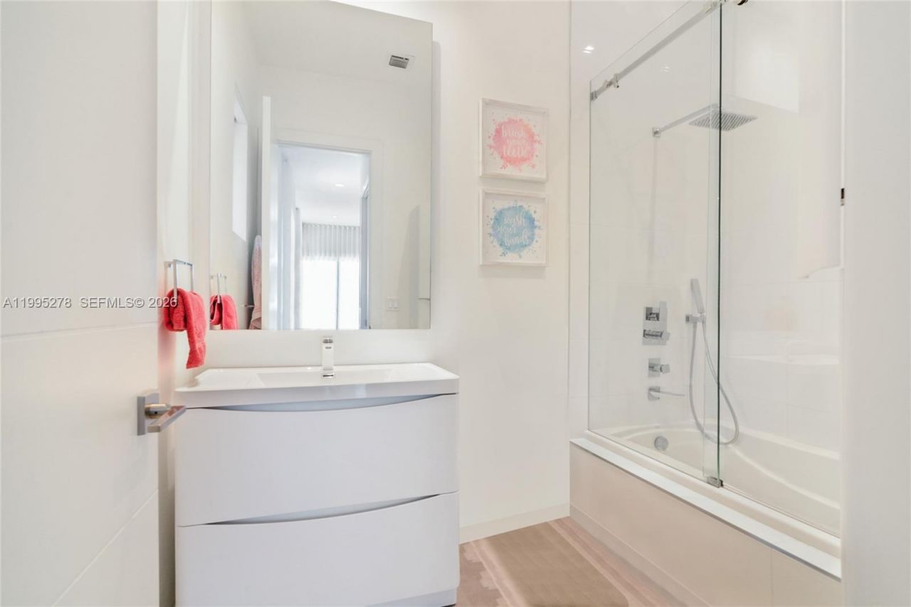 7210 S Prestwick Pl , Unit 1, Miami Lakes, FL 33014 Photo