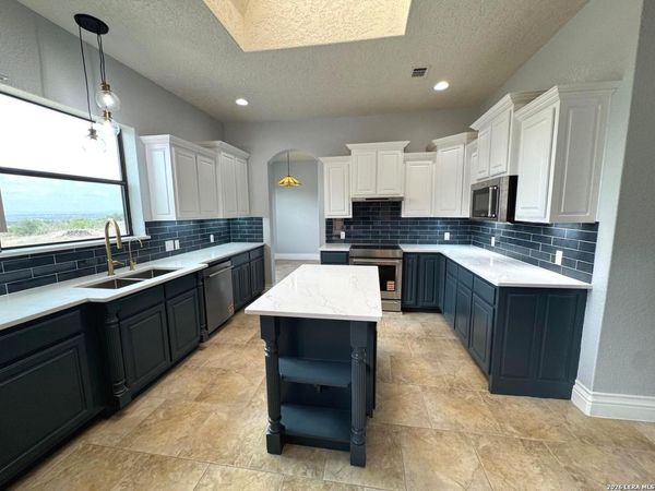 443 BRIDLEGATE BLVD, Bandera, TX 78003