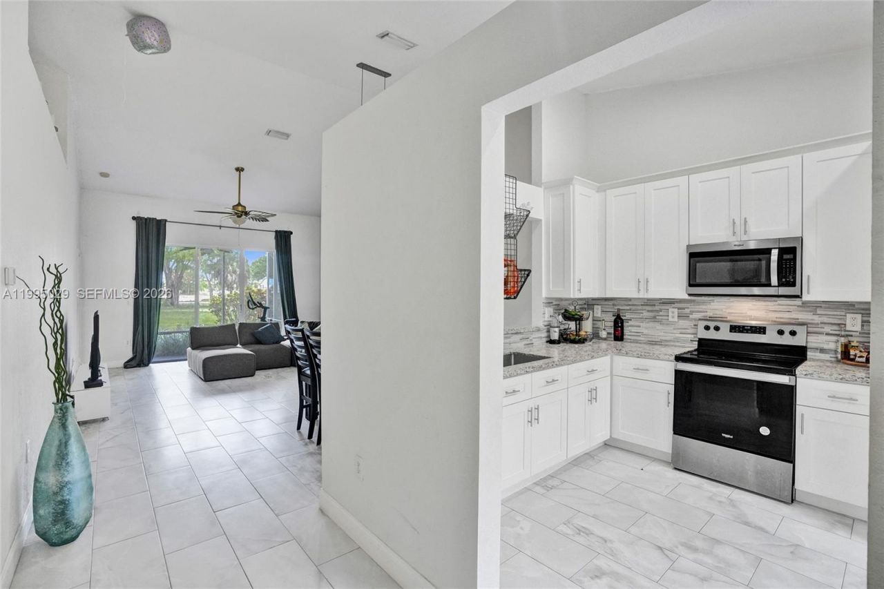 2441 E Aragon Blvd, Unit 5, Sunrise, FL 33313 Photo