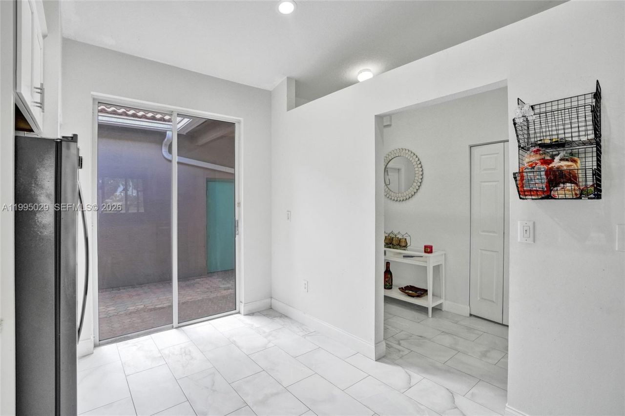 2441 E Aragon Blvd, Unit 5, Sunrise, FL 33313 Photo