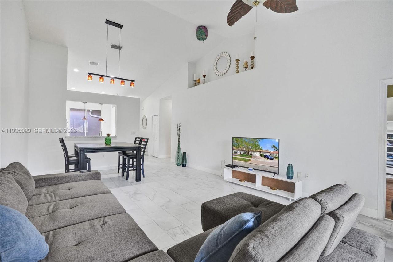 2441 E Aragon Blvd, Unit 5, Sunrise, FL 33313 Photo