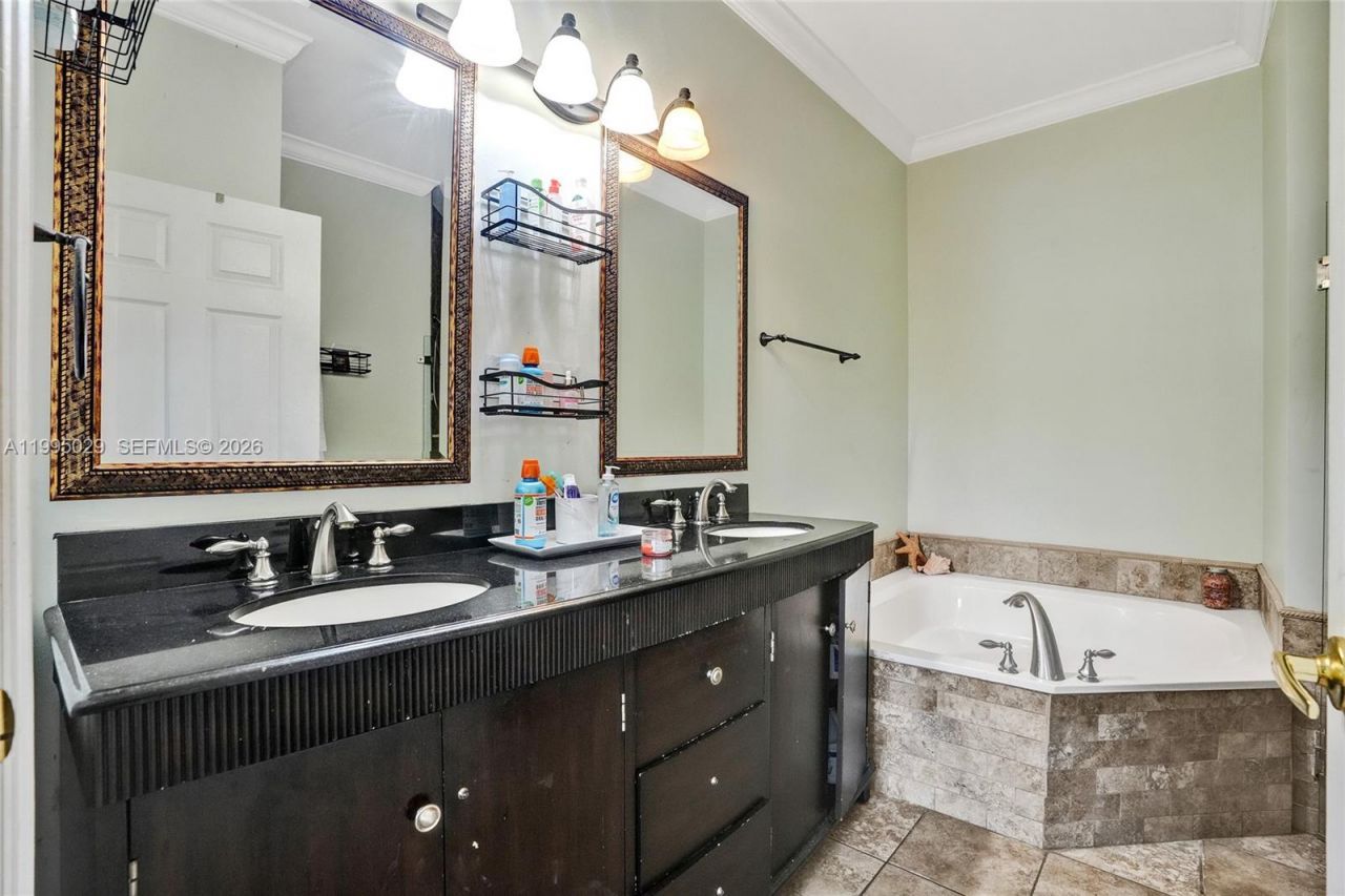 2441 E Aragon Blvd, Unit 5, Sunrise, FL 33313 Photo