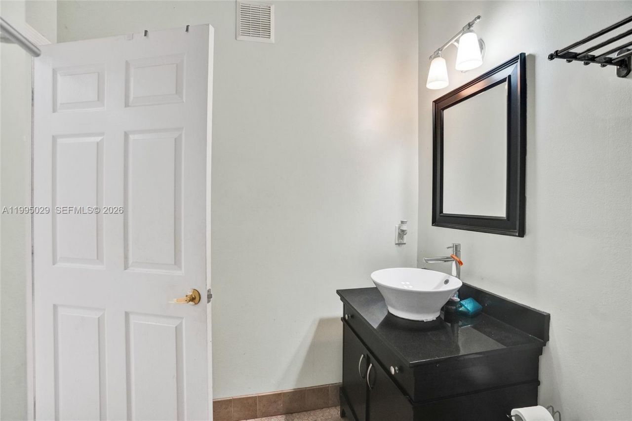 2441 E Aragon Blvd, Unit 5, Sunrise, FL 33313 Photo