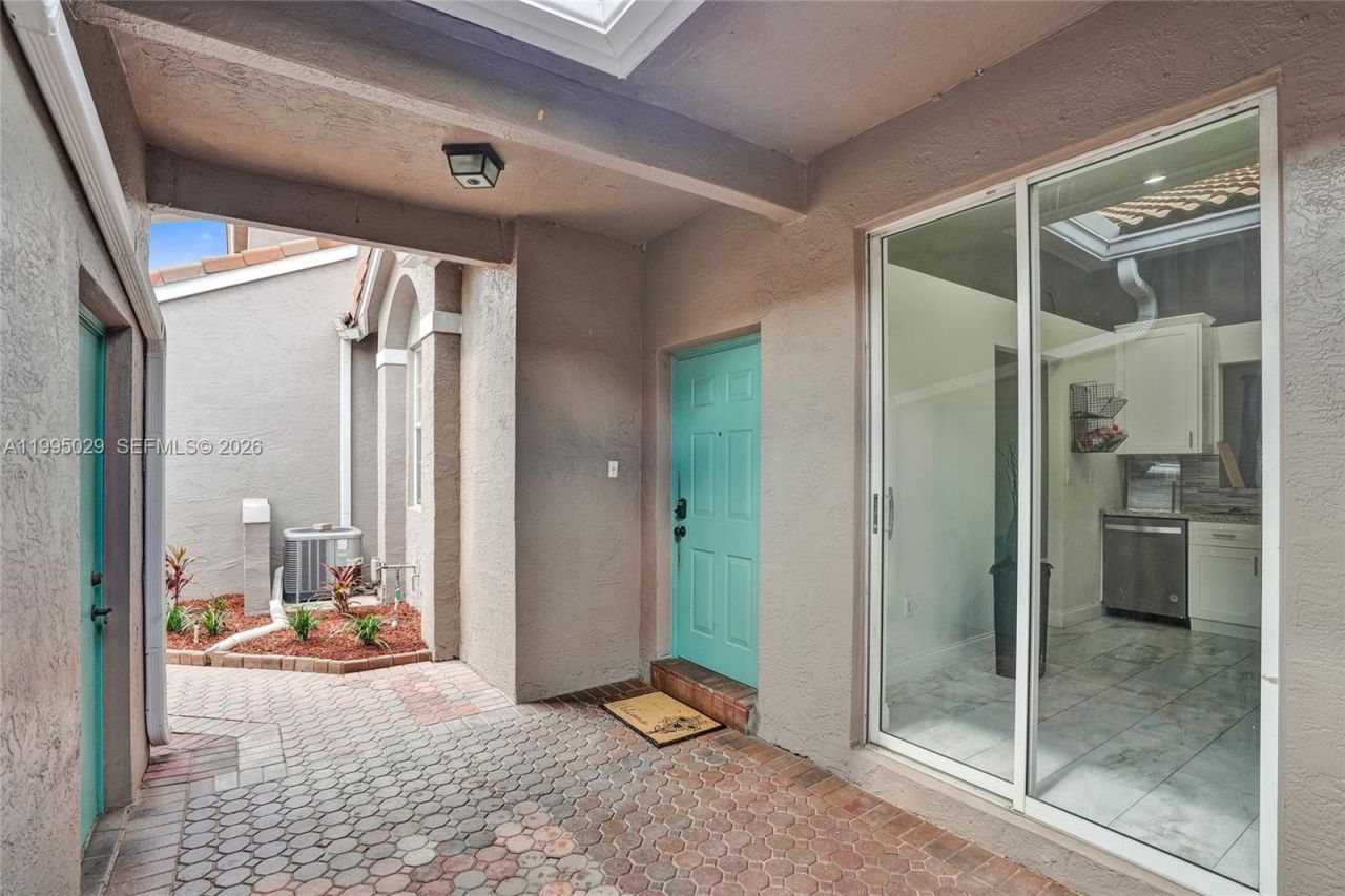 2441 E Aragon Blvd, Unit 5, Sunrise, FL 33313 Photo