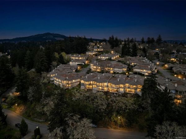 4300 Stoneywood Lane, Unit 13, Saanich, BC V8X 5A5