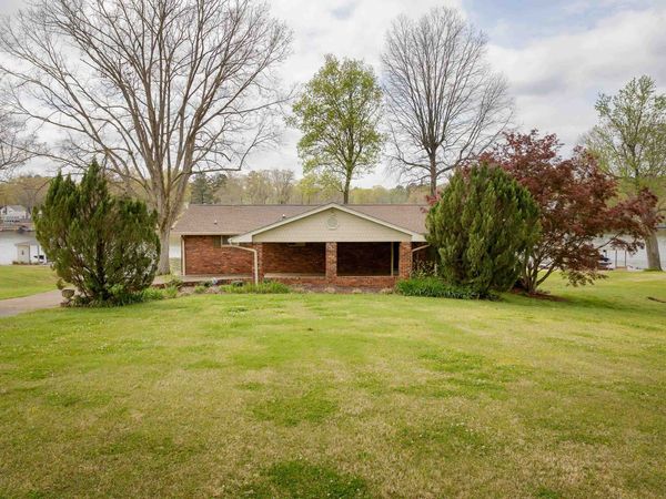 1560 Lakewood Dr, Muscle Shoals, AL