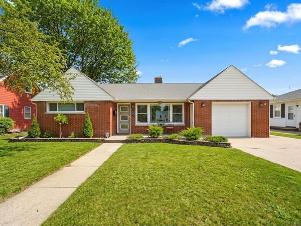 7609 20th Ave, Kenosha, WI 53143