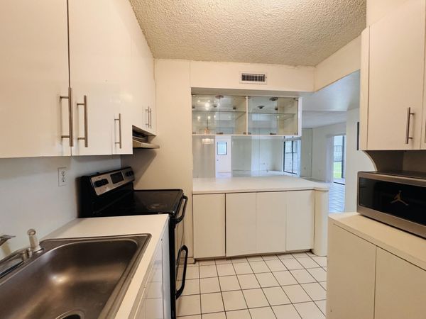 20681 NE 4th Place, Unit 105, Miami, FL 33179