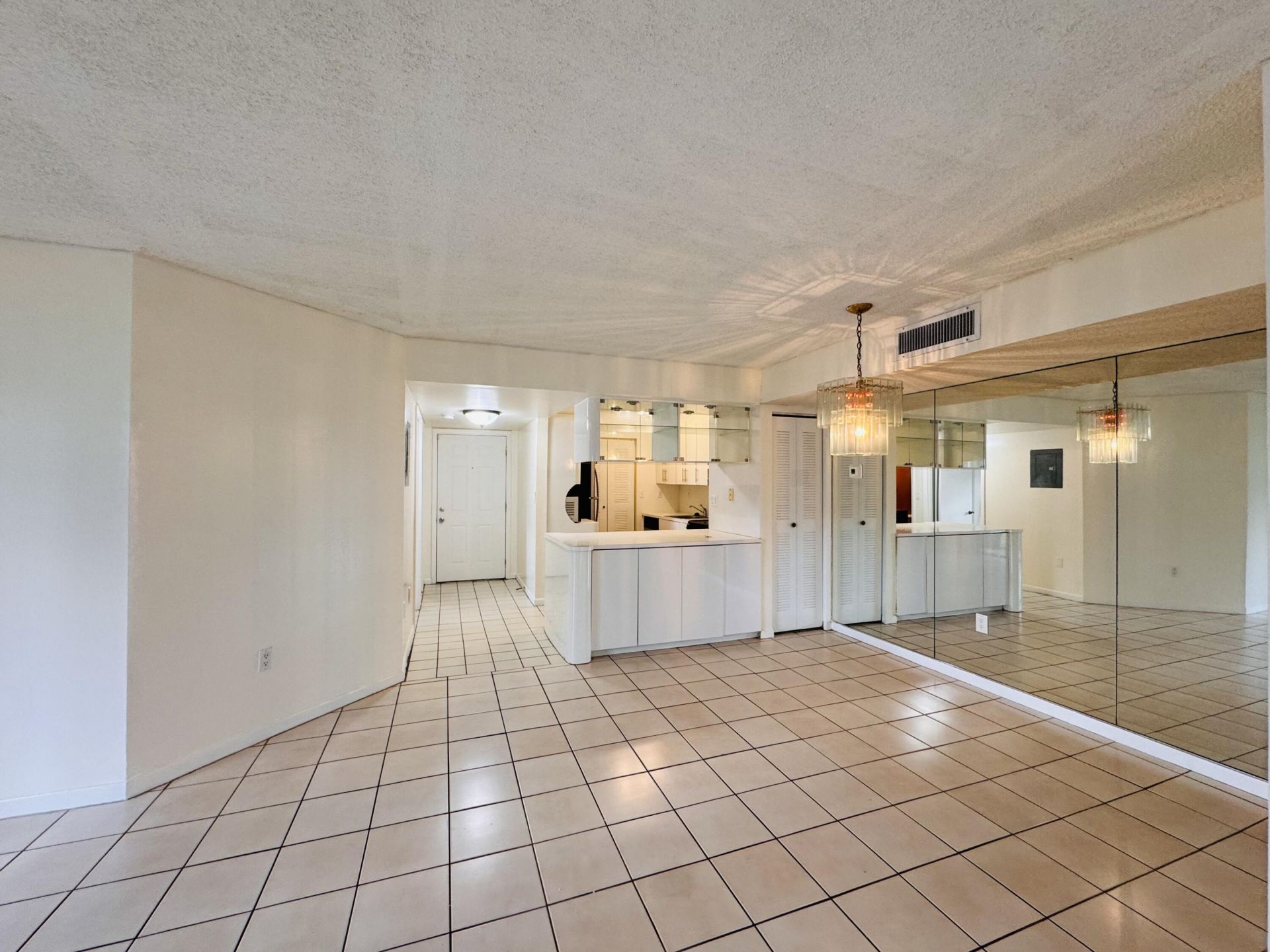 20681 NE 4th Place, Unit 105, Miami, FL 33179 Photo