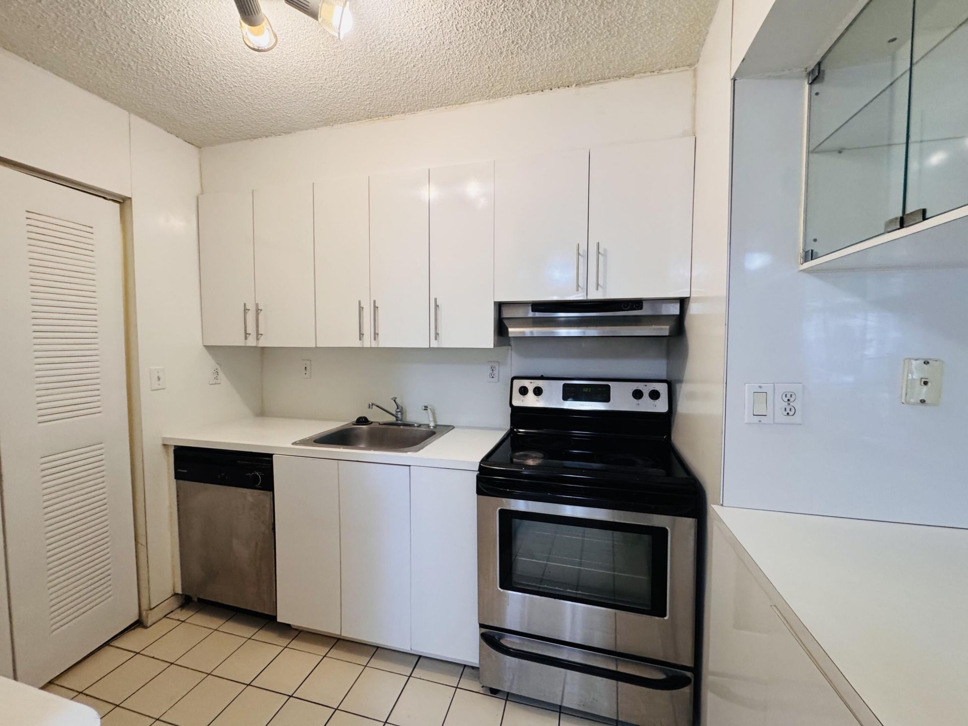 20681 NE 4th Place, Unit 105, Miami, FL 33179 Photo
