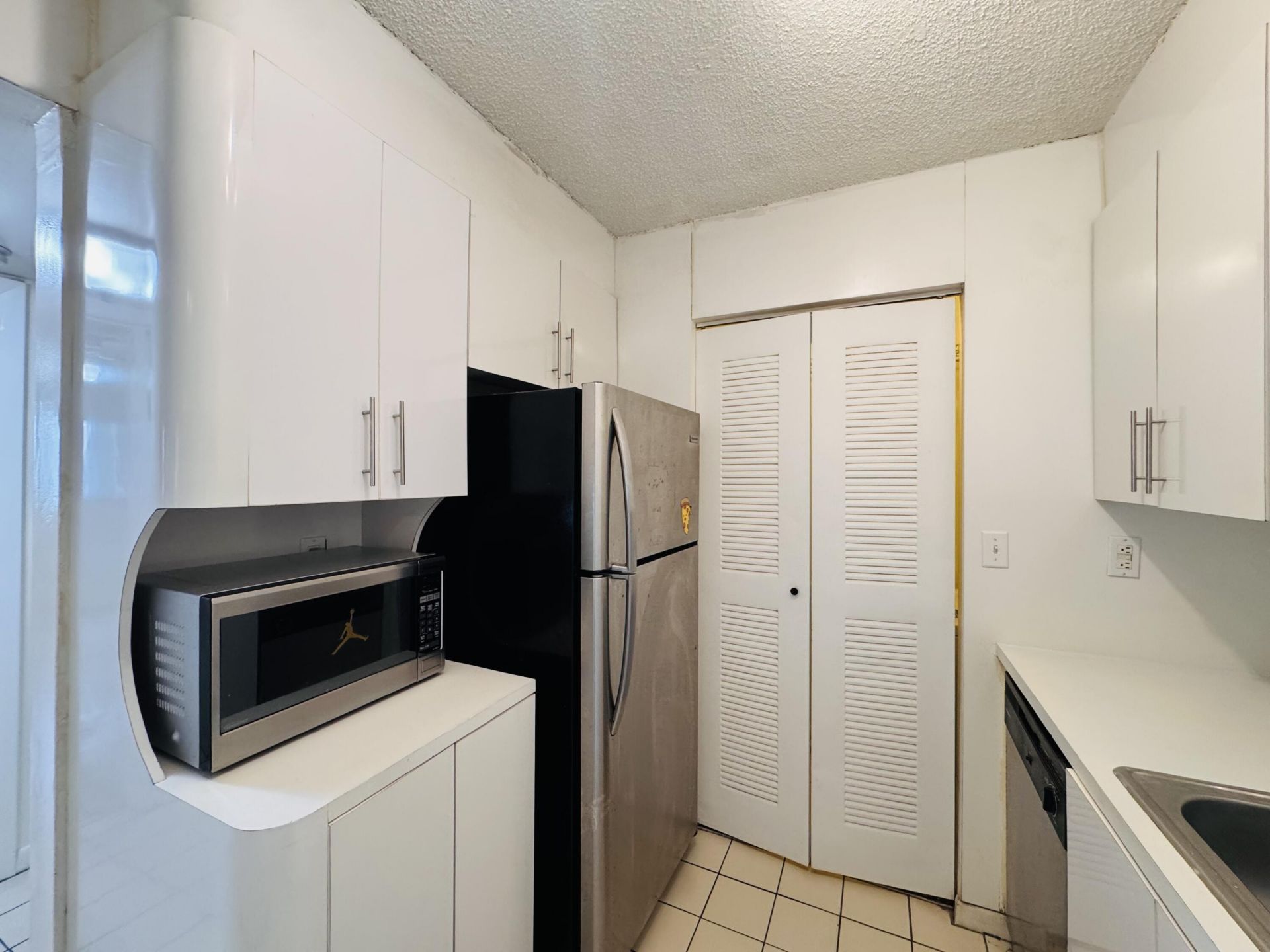 20681 NE 4th Place, Unit 105, Miami, FL 33179 Photo