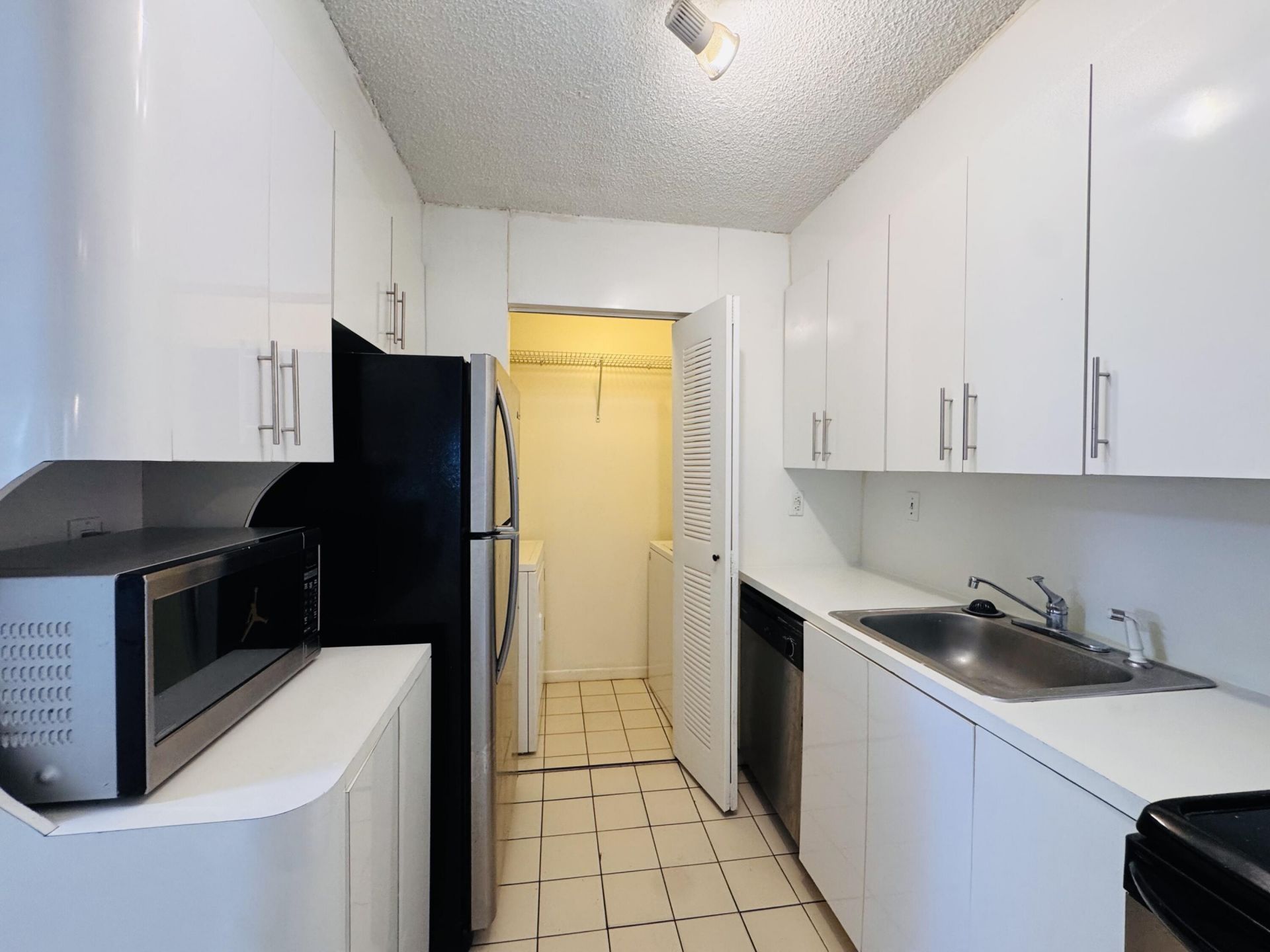 20681 NE 4th Place, Unit 105, Miami, FL 33179 Photo