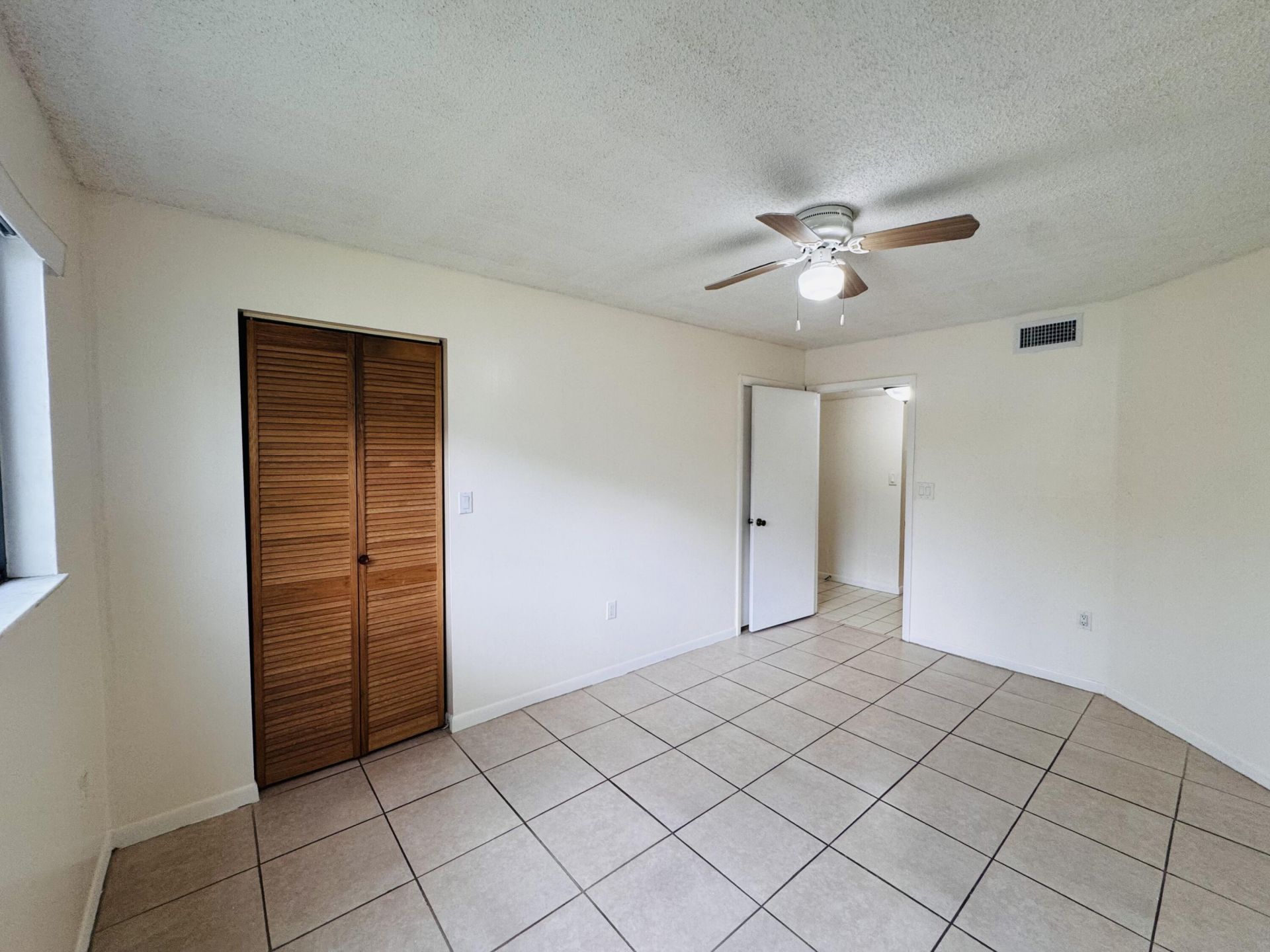 20681 NE 4th Place, Unit 105, Miami, FL 33179 Photo