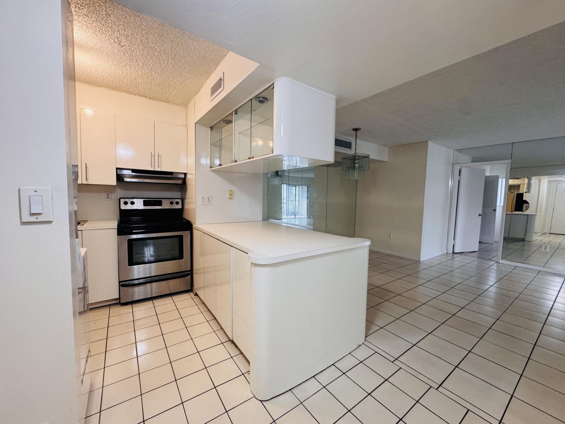 20681 NE 4th Place, Unit 105, Miami, FL 33179 Photo