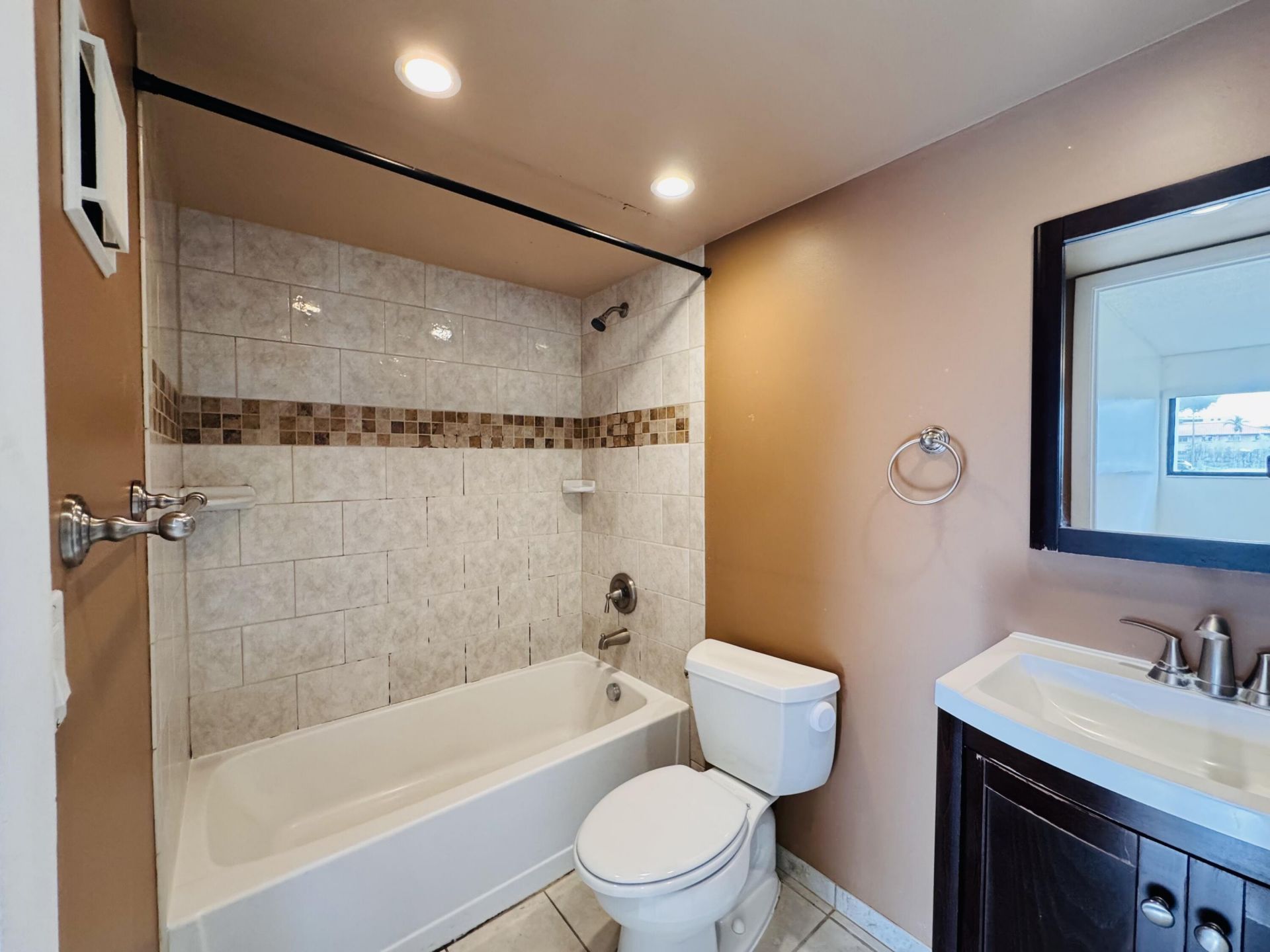 20681 NE 4th Place, Unit 105, Miami, FL 33179 Photo