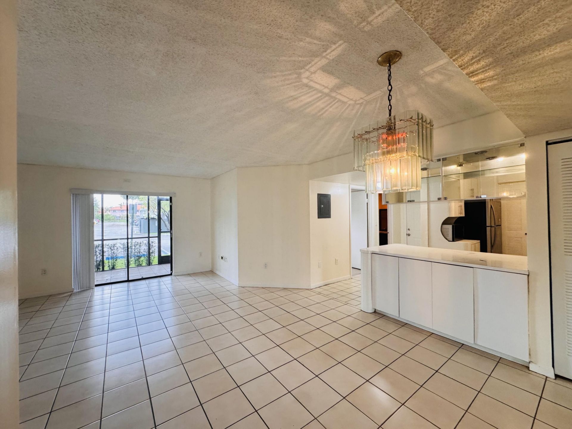 20681 NE 4th Place, Unit 105, Miami, FL 33179 Photo