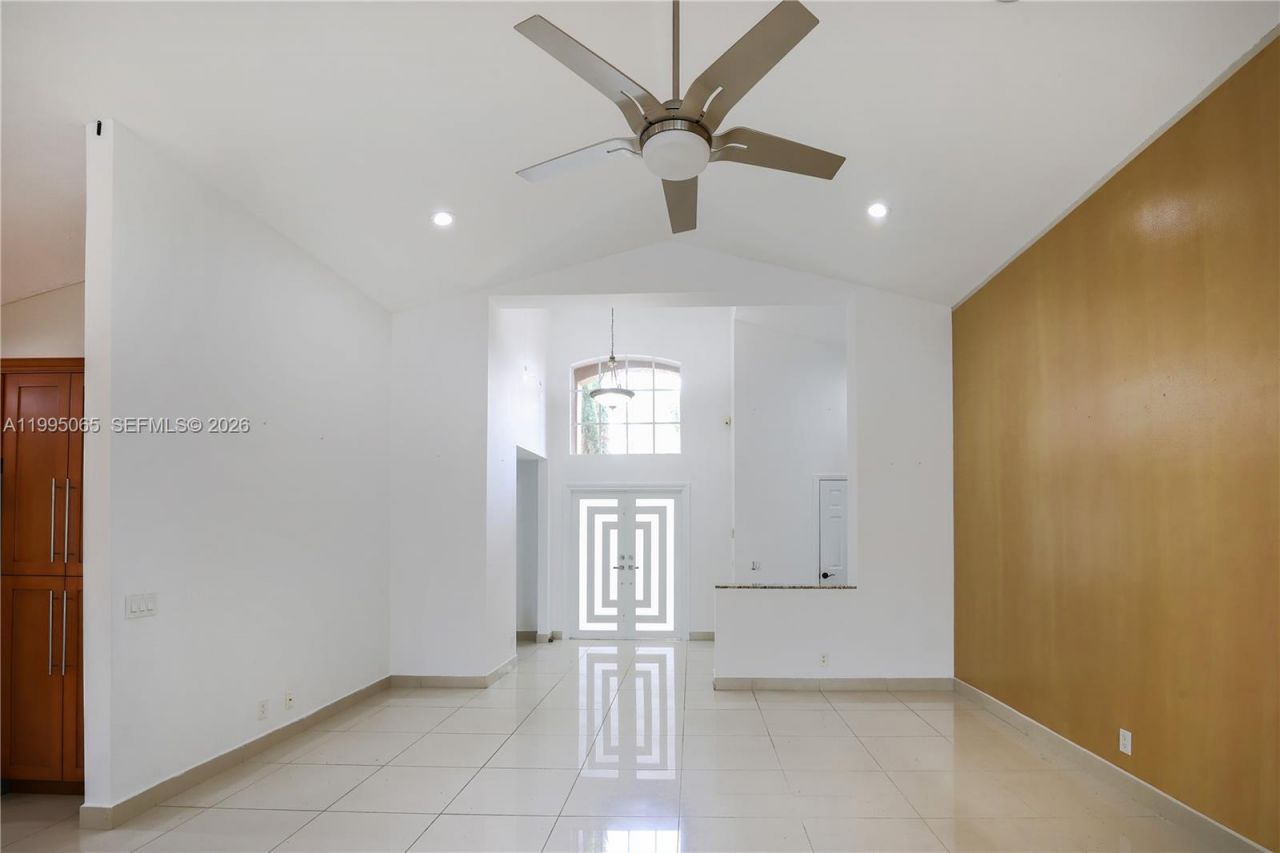 499 Cambridge Ln, Weston, FL 33326 Photo