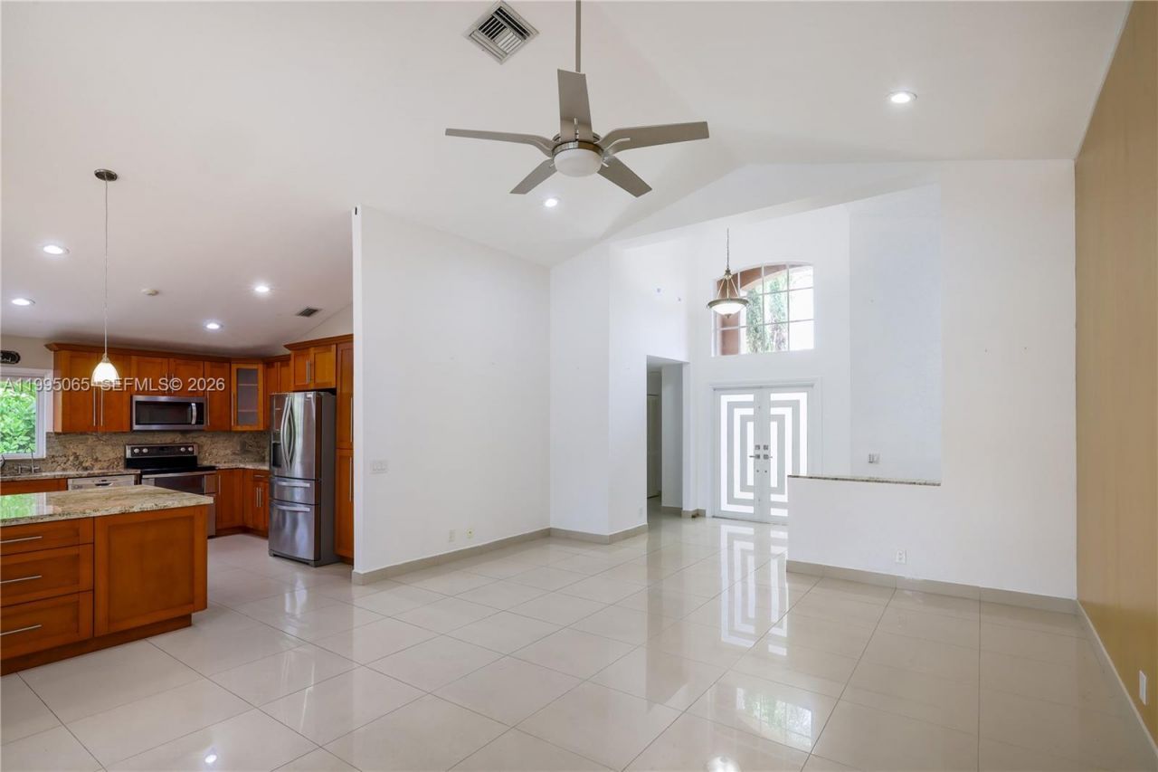 499 Cambridge Ln, Weston, FL 33326 Photo