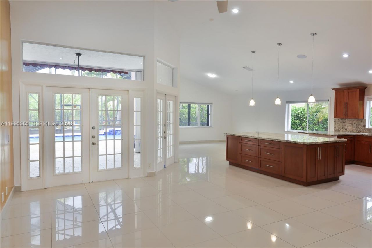 499 Cambridge Ln, Weston, FL 33326 Photo