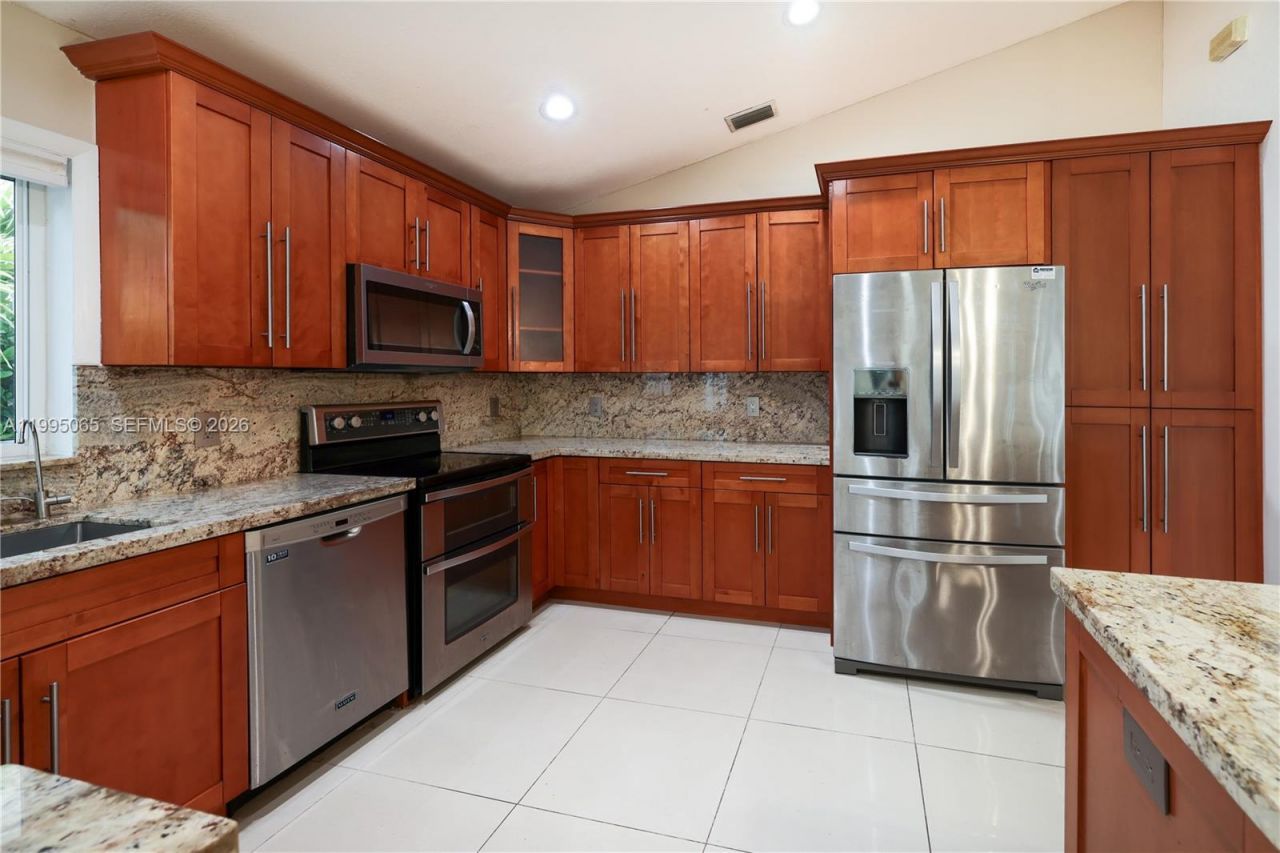 499 Cambridge Ln, Weston, FL 33326 Photo