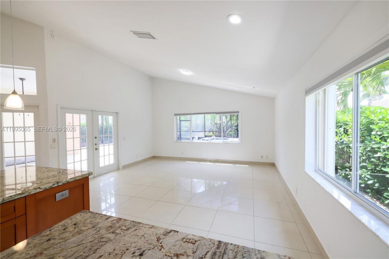 499 Cambridge Ln, Weston, FL 33326 Photo
