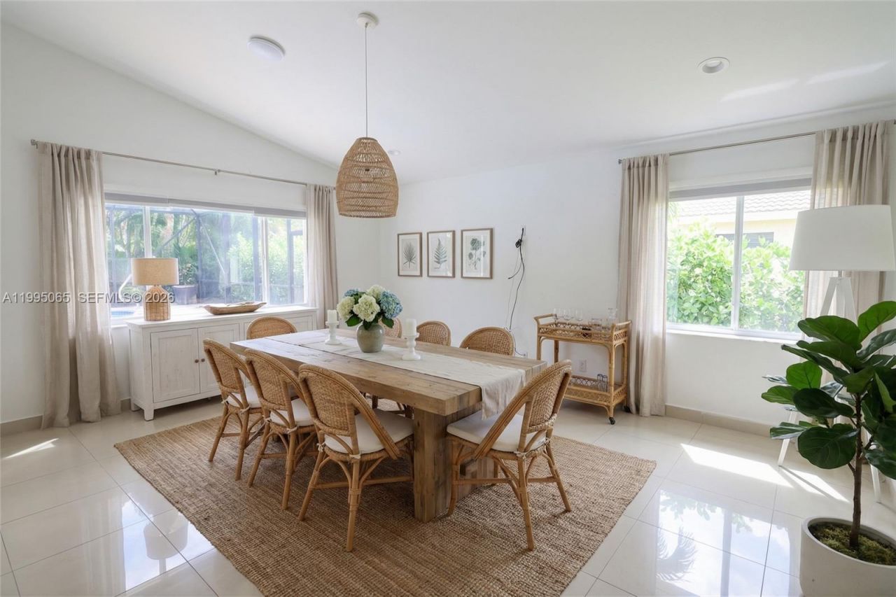 499 Cambridge Ln, Weston, FL 33326 Photo