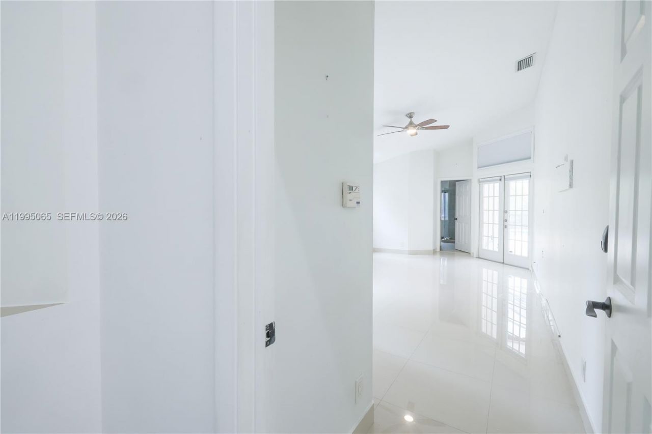 499 Cambridge Ln, Weston, FL 33326 Photo