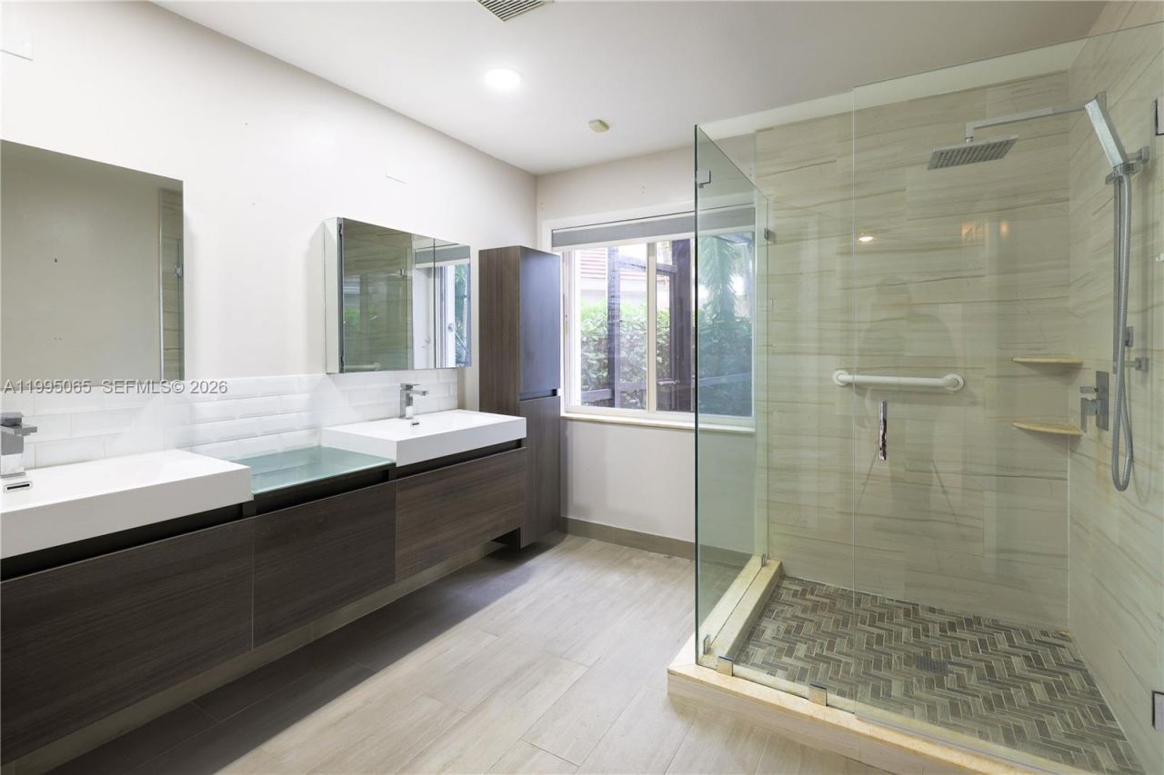 499 Cambridge Ln, Weston, FL 33326 Photo