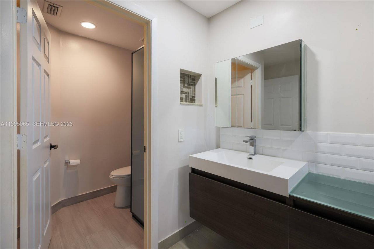 499 Cambridge Ln, Weston, FL 33326 Photo