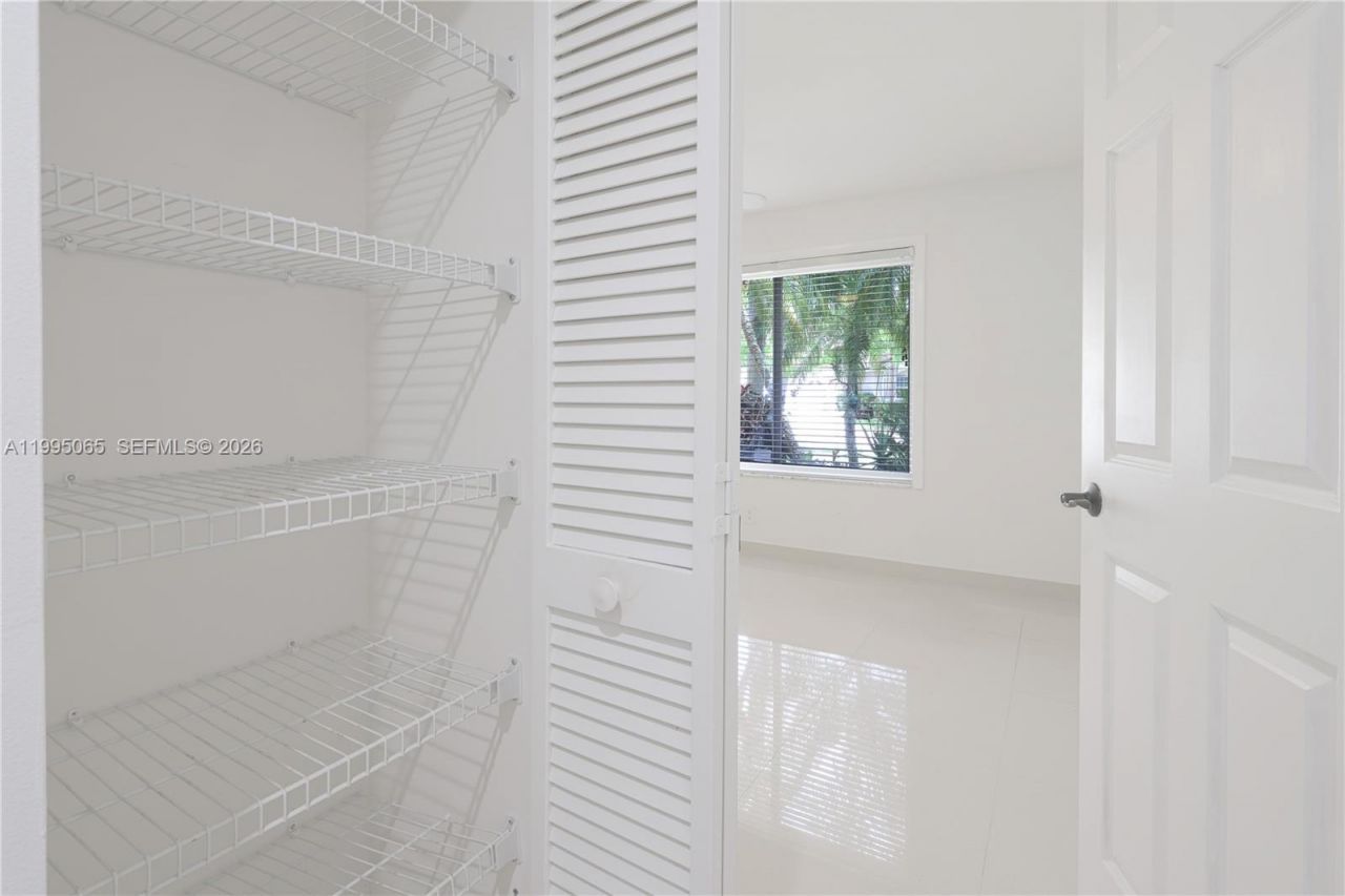 499 Cambridge Ln, Weston, FL 33326 Photo