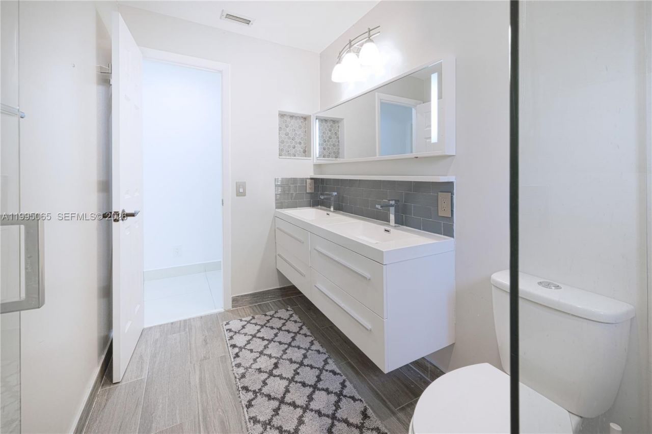 499 Cambridge Ln, Weston, FL 33326 Photo