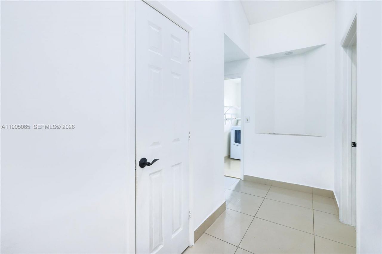 499 Cambridge Ln, Weston, FL 33326 Photo