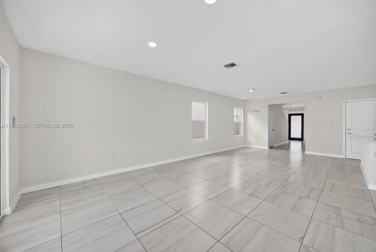 619 NE 5th St , Florida City, FL 33034 Photo